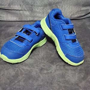Under Armour toddler size 6 sneakers Velcro Sneakers with Breathable Mesh